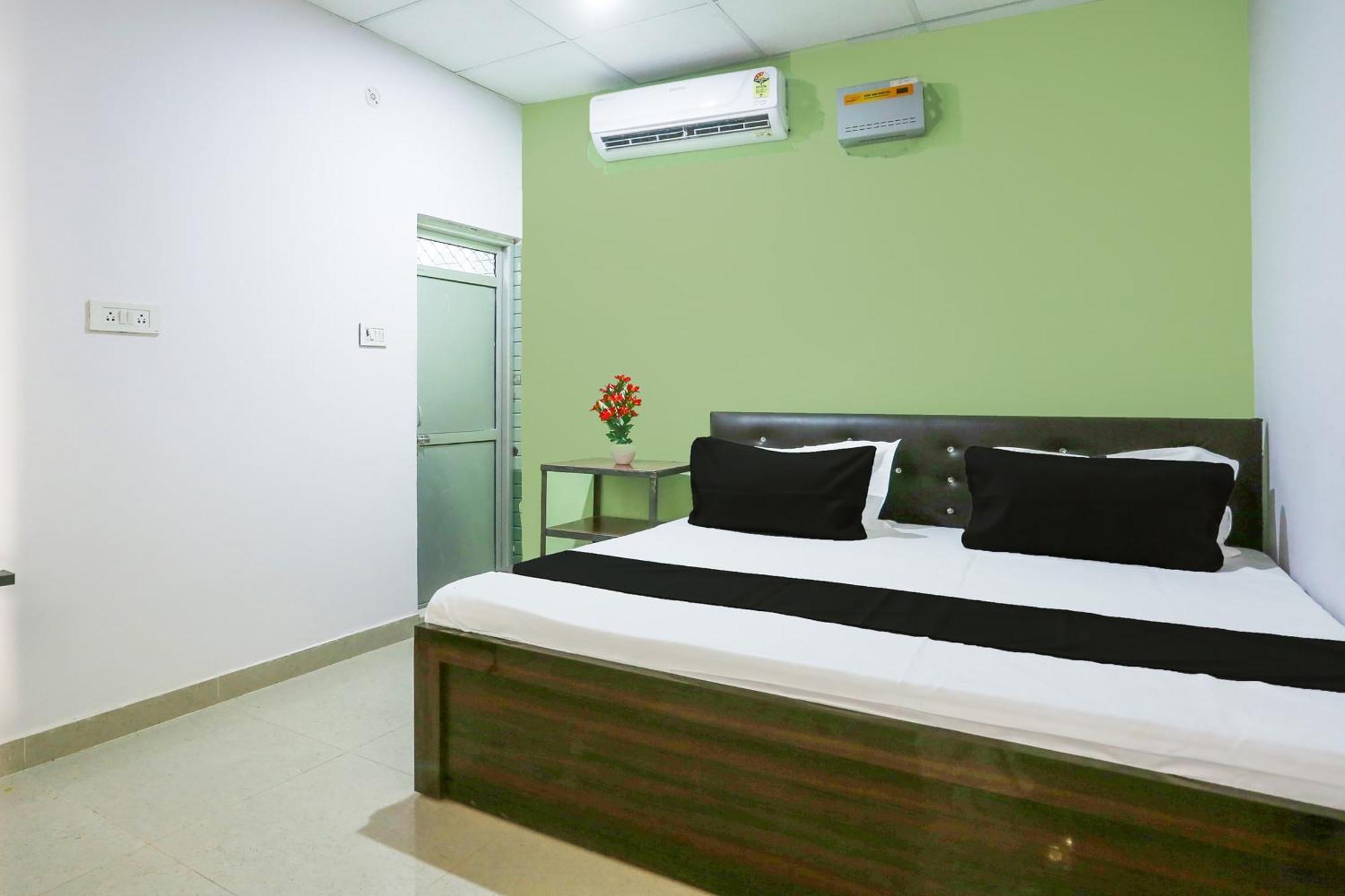 Hotel O V R Lucknow